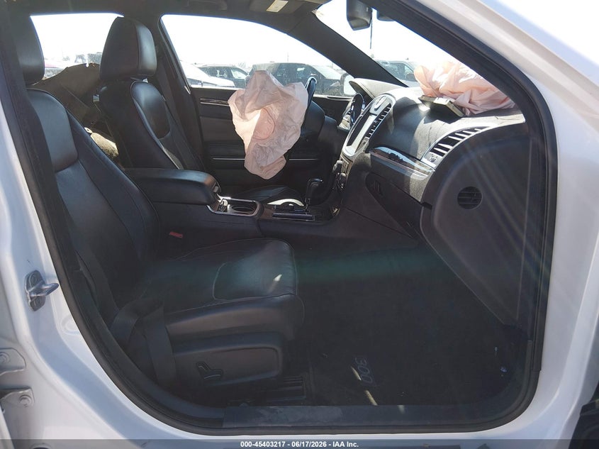 2011 CHRYSLER 300C auction photo 5