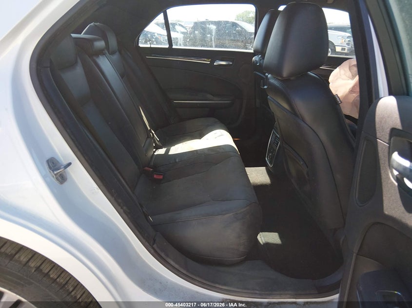 2011 CHRYSLER 300C auction photo 8