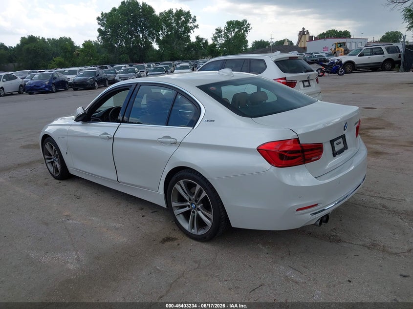Vin: wba8e1c31ha158933, lot: 45901237, bmw 330e iperformance 20173