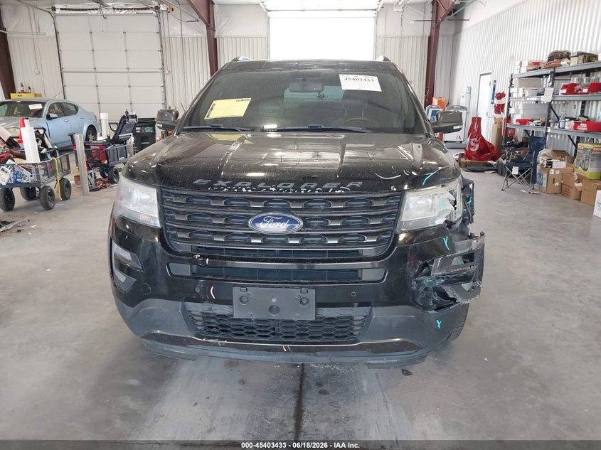 VIN 1FM5K8D83HGC76427 2017 FORD EXPLORER XLT