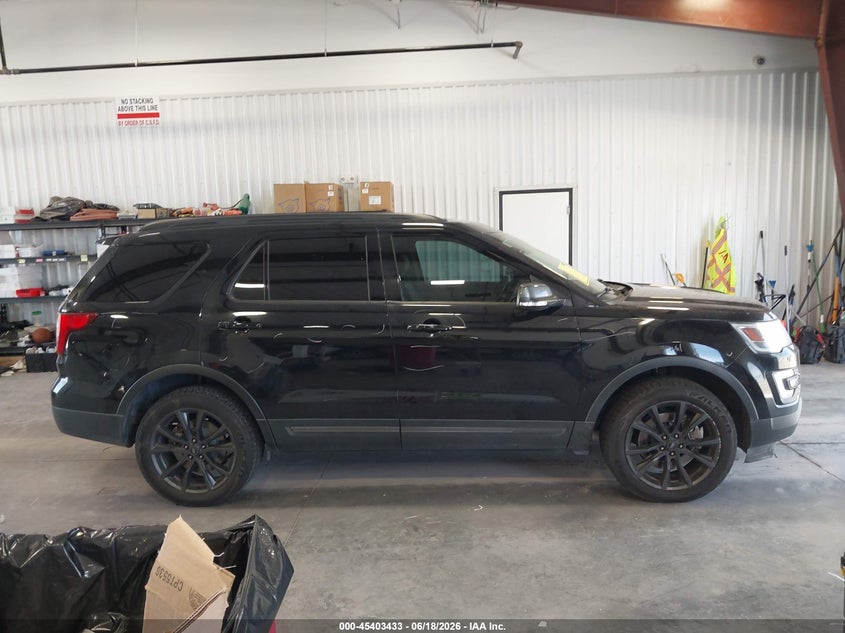 VIN 1FM5K8D83HGC76427 2017 FORD EXPLORER XLT