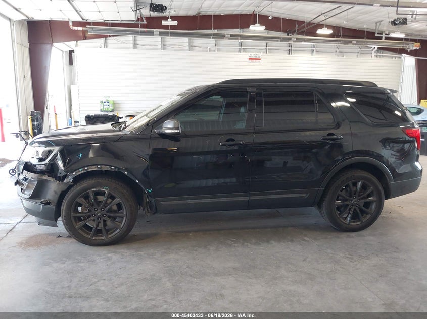 VIN 1FM5K8D83HGC76427 2017 FORD EXPLORER XLT