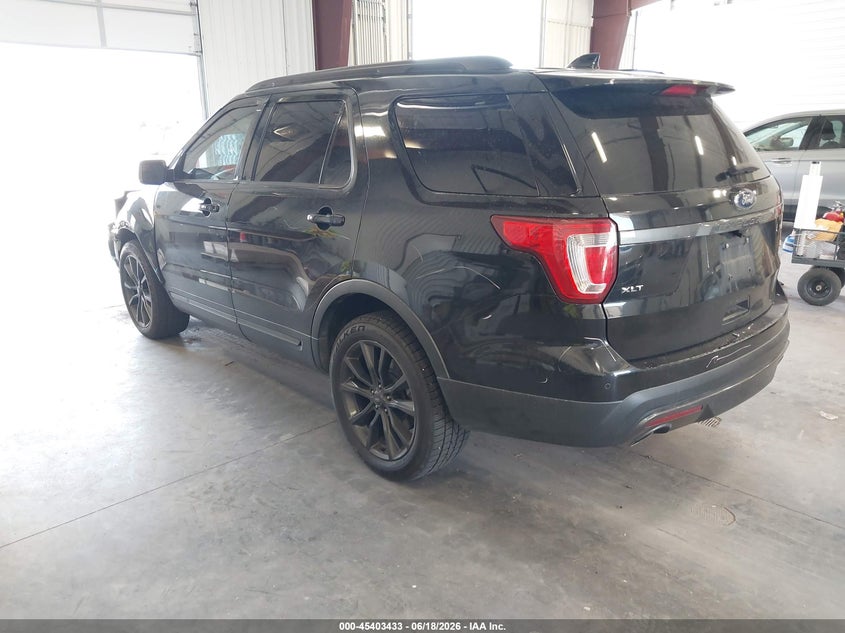 VIN 1FM5K8D83HGC76427 2017 FORD EXPLORER XLT