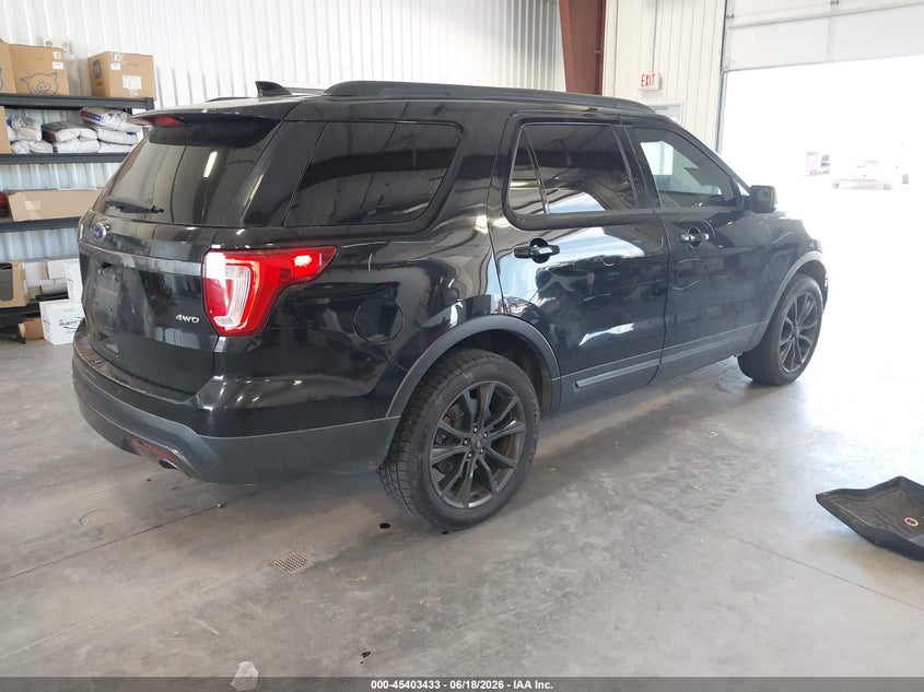 VIN 1FM5K8D83HGC76427 2017 FORD EXPLORER XLT