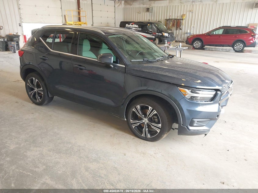 2022 VOLVO XC40 auction photo 1