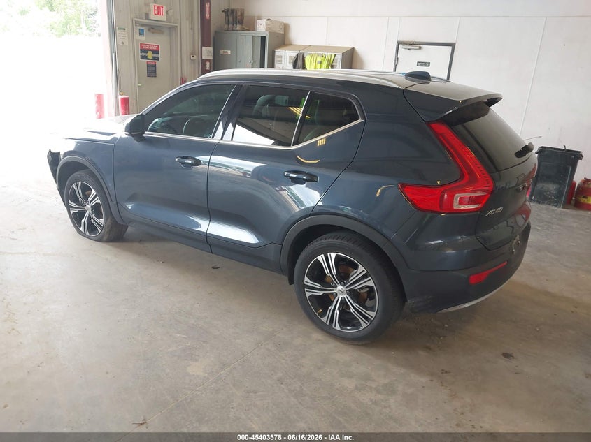 2022 VOLVO XC40 auction photo 3