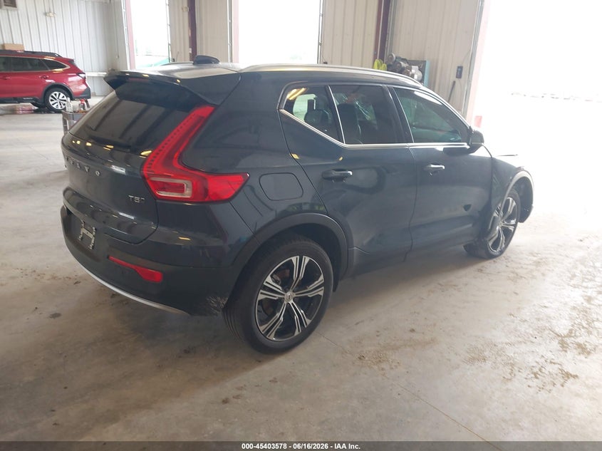 2022 VOLVO XC40 auction photo 4
