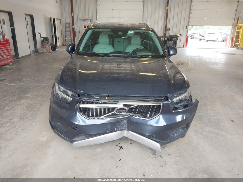 2022 VOLVO XC40 auction photo 6