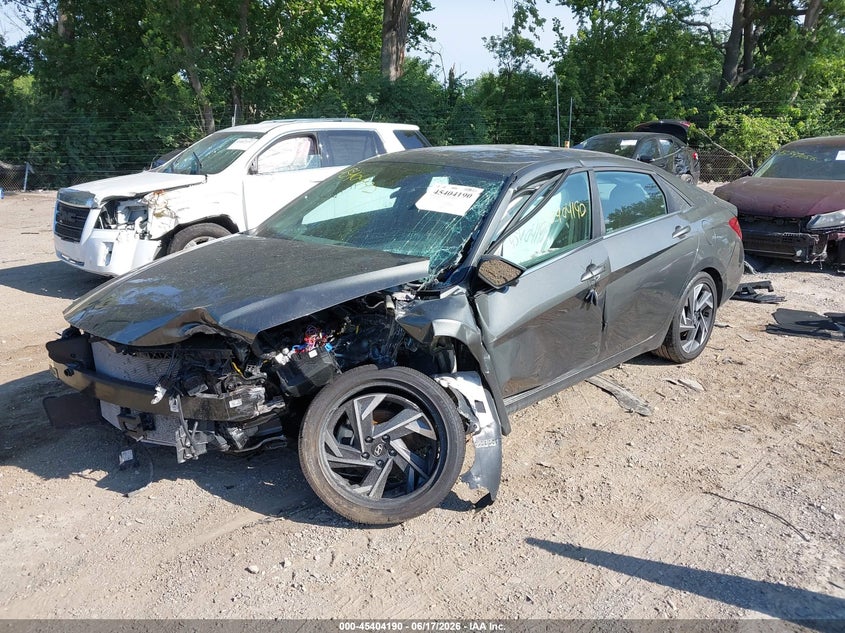 2025 HYUNDAI ELANTRA auction photo 2