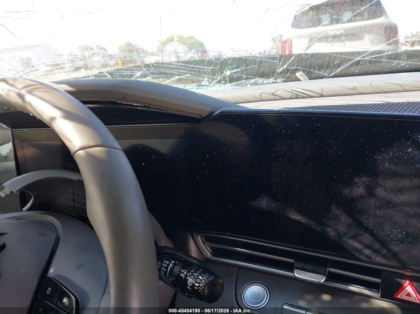 2025 HYUNDAI ELANTRA auction photo 7