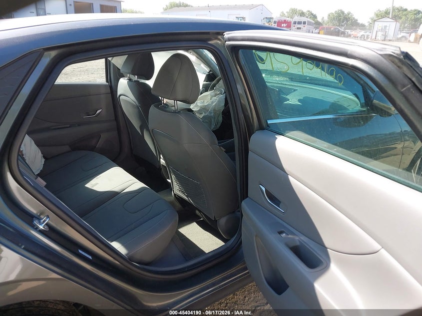 2025 HYUNDAI ELANTRA auction photo 8