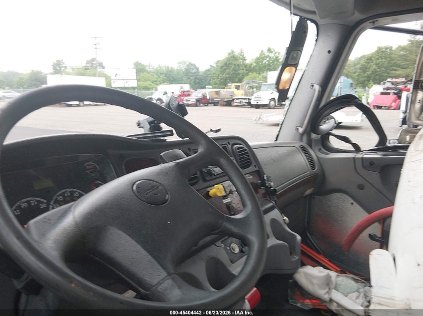2014 FREIGHTLINER M2 auction photo 6