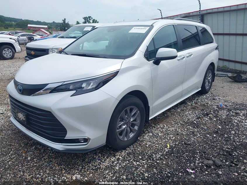 2024 TOYOTA SIENNA auction photo 2