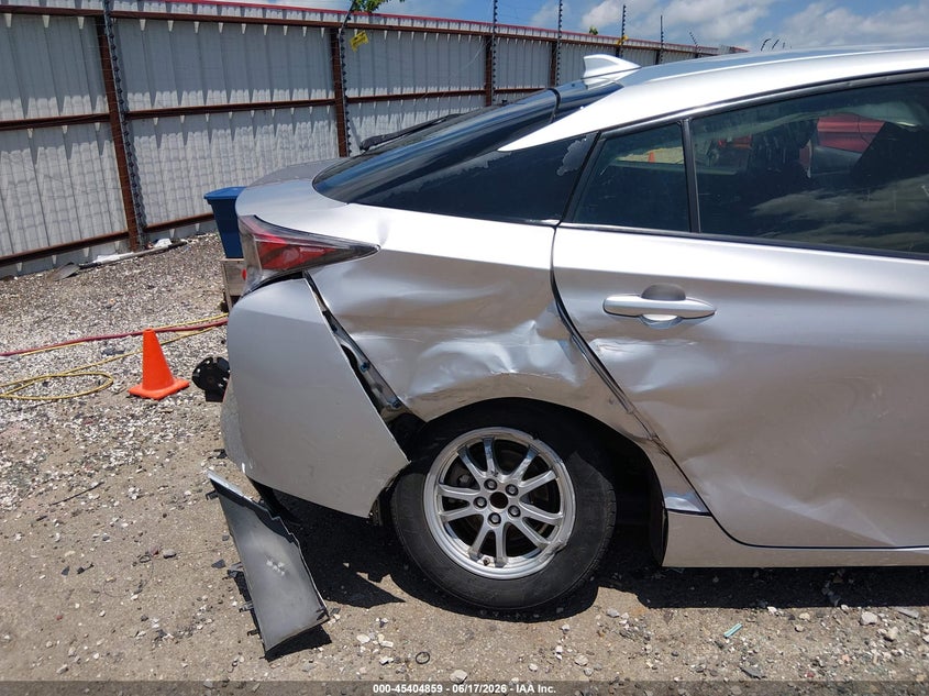 2016 TOYOTA PRIUS auction photo 6