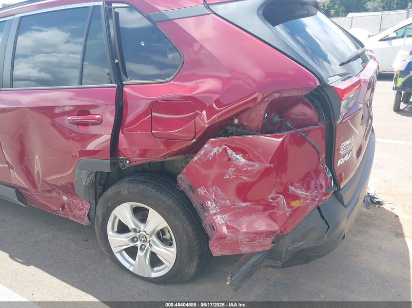 VIN 2T3W1RFV3MW172085 2021 TOYOTA RAV4 XLE