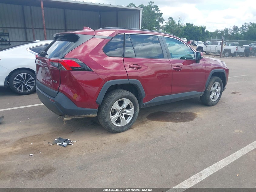 VIN 2T3W1RFV3MW172085 2021 TOYOTA RAV4 XLE