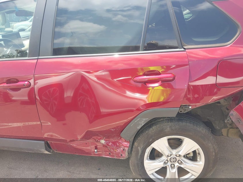 VIN 2T3W1RFV3MW172085 2021 TOYOTA RAV4 XLE