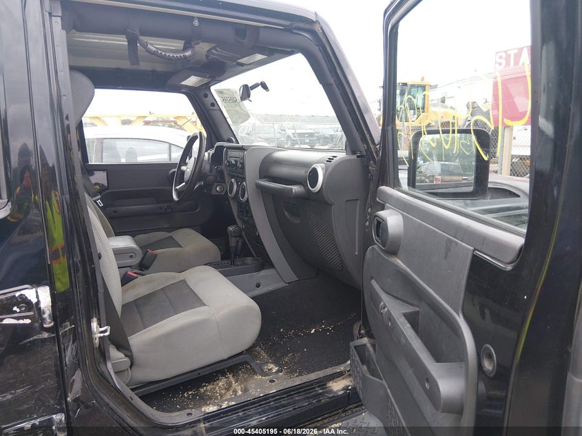2010 JEEP WRANGLER UNLIMITED auction photo 5