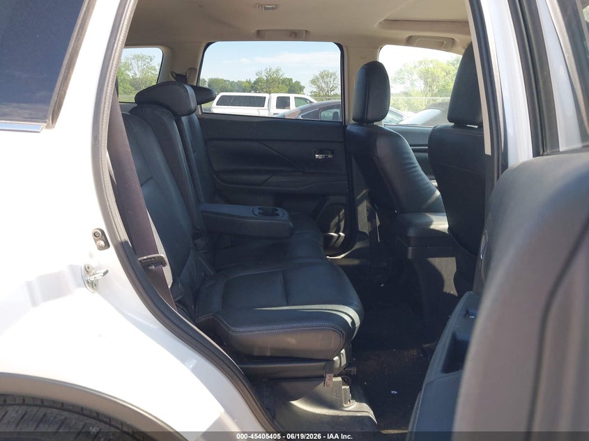 2017 MITSUBISHI OUTLANDER auction photo 8