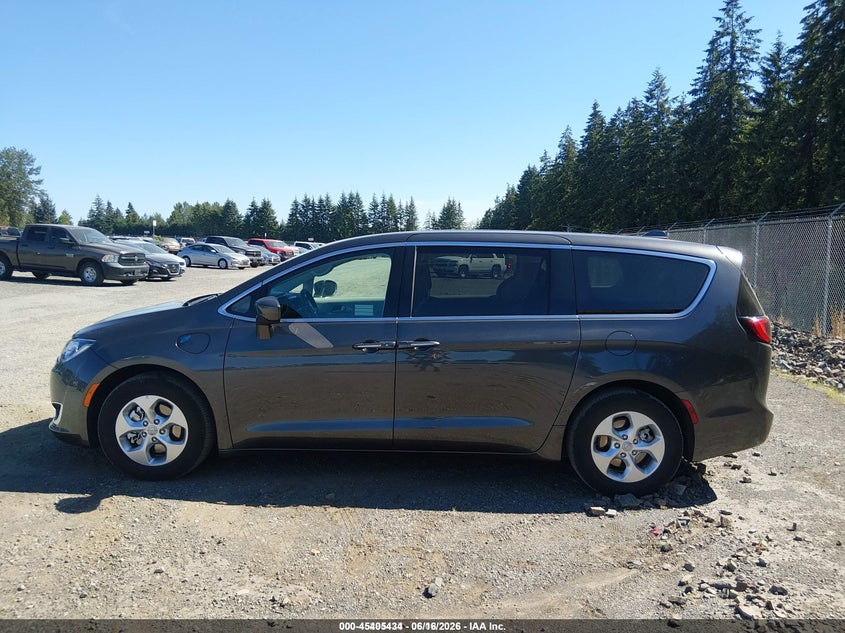2017 Chrysler Pacifica Hybrid Touring Plus VIN: 2C4RC1H75HR797479 Lot: 45405434