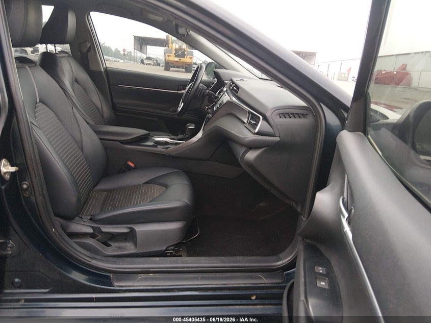 2020 TOYOTA CAMRY SE — Фото 5