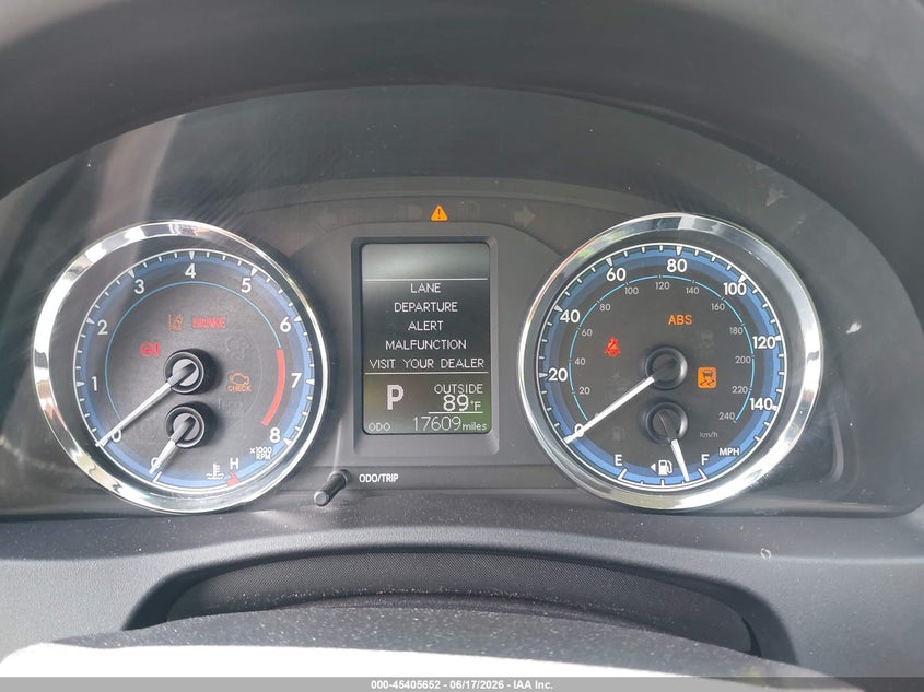 VIN 2T1BURHE0KC136879 2019 TOYOTA COROLLA LE