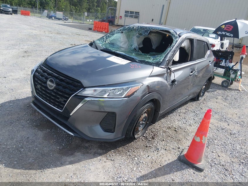 2022 Nissan Kicks, Rollover, IAAI, VIN 3N1CP5BV2NL483101 — photo 2