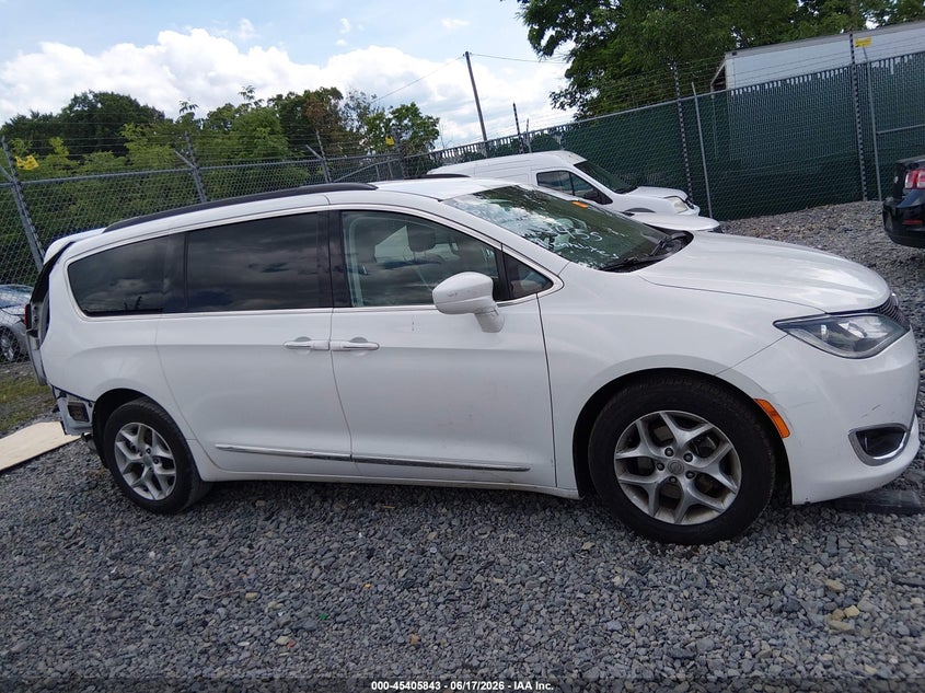 2017 Chrysler Pacifica Touring-L VIN: 2C4RC1BG3HR543455 Lot: 45405843
