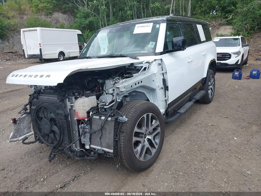 2025 LAND ROVER DEFENDER auction photo 2
