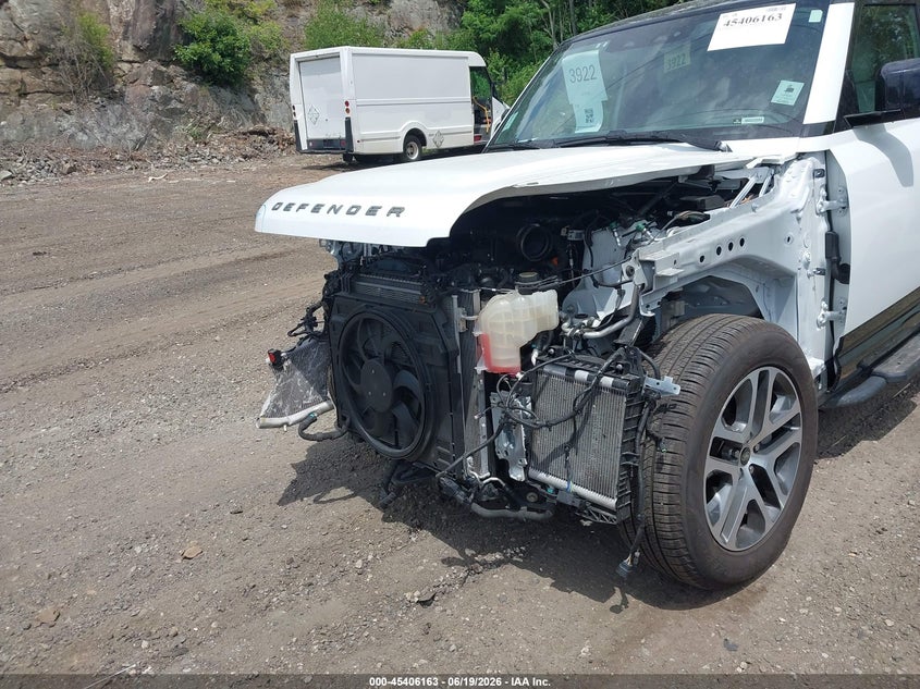 2025 LAND ROVER DEFENDER auction photo 6