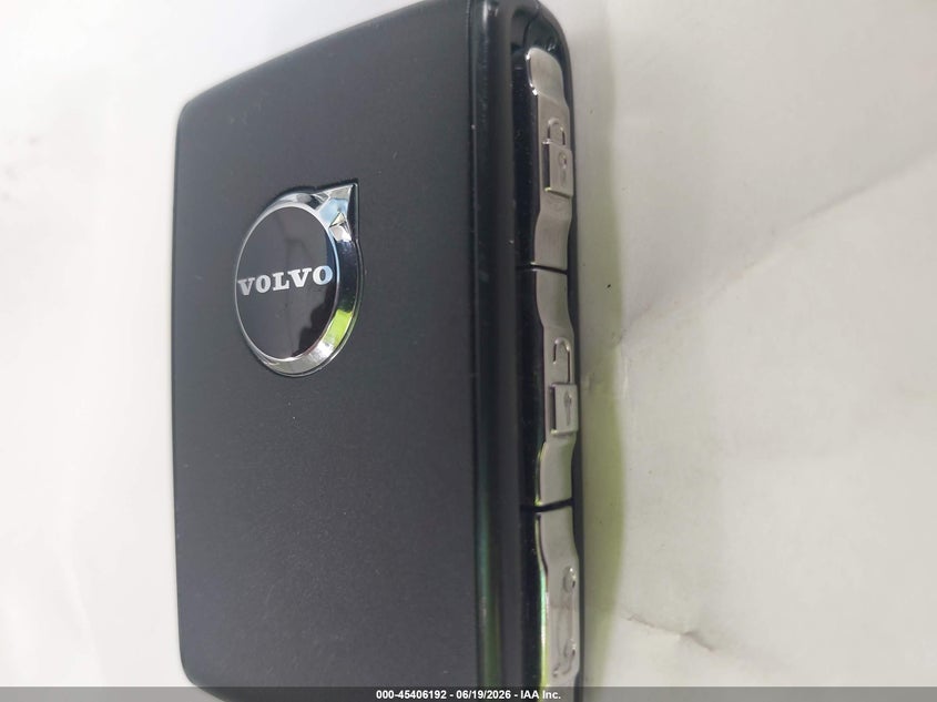 2026 Volvo Xc60 B5 Ultra VIN: YV4M12RM2T1408298 Lot: 45406192