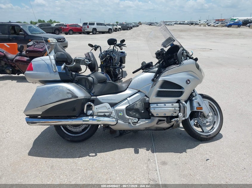 2015 Honda Gl1800 VIN: JH2SC68G9FK300581 Lot: 45406427