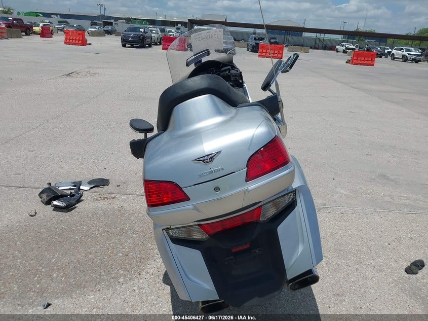2015 Honda Gl1800 VIN: JH2SC68G9FK300581 Lot: 45406427