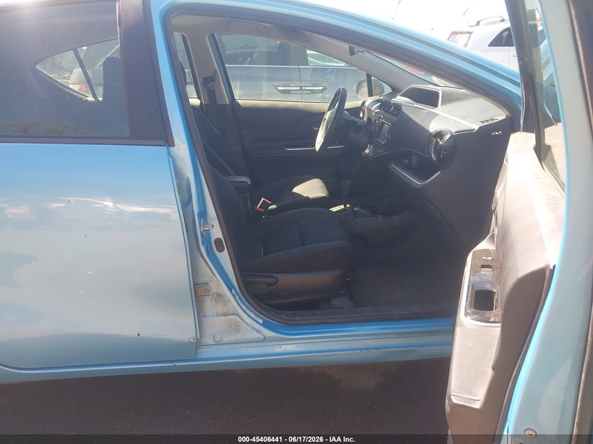 2015 TOYOTA PRIUS C auction photo 5