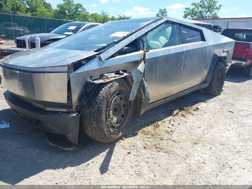 2025 TESLA CYBERTRUCK auction photo 2