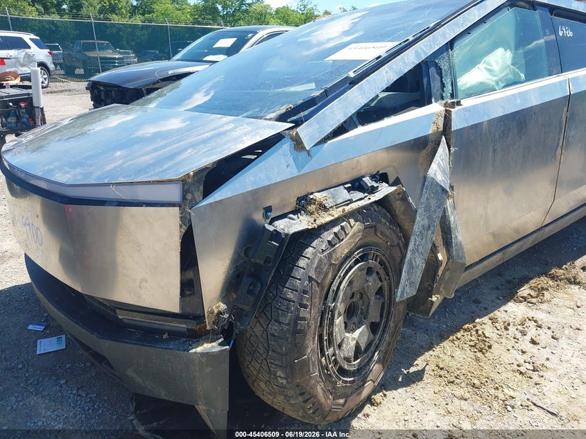 2025 TESLA CYBERTRUCK auction photo 6