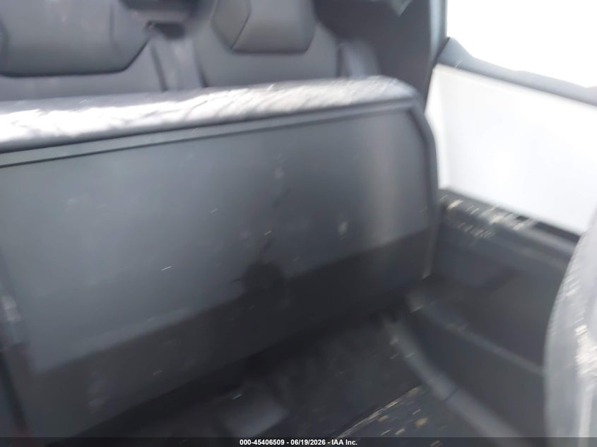 2025 TESLA CYBERTRUCK auction photo 8