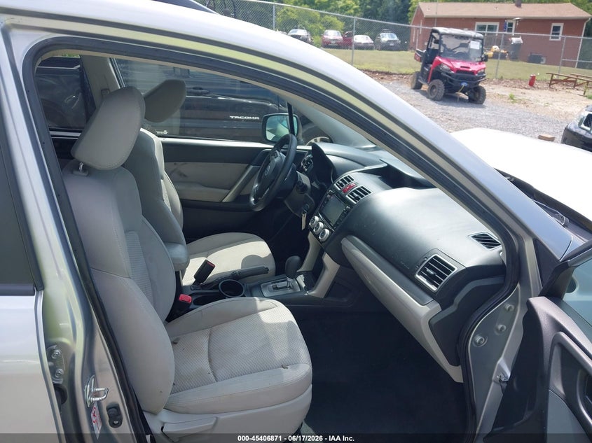 2016 SUBARU FORESTER auction photo 5