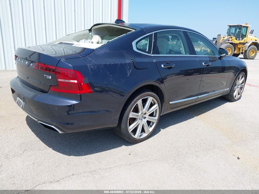 2017 VOLVO S90 auction photo 4