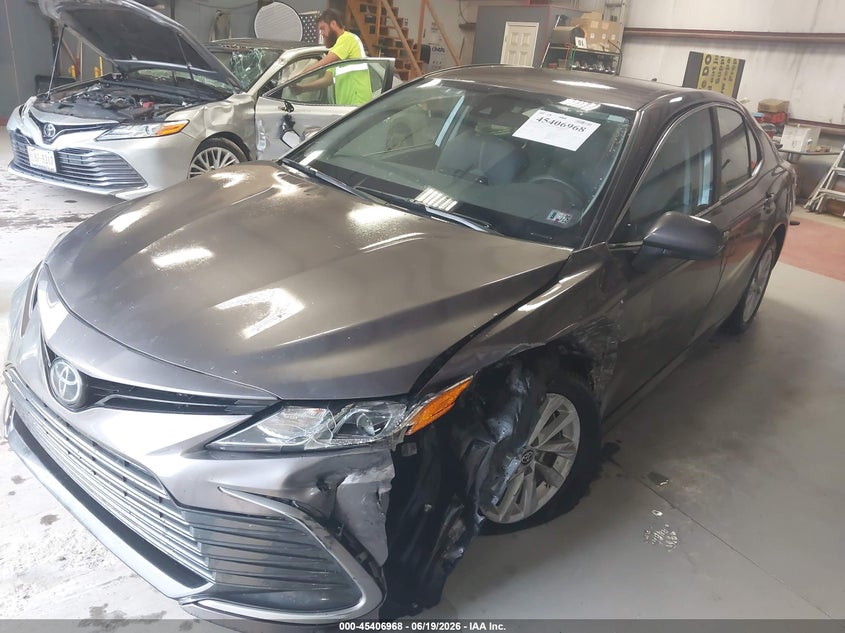 4T1C11BK7NU058956 2022 TOYOTA CAMRY LE AWD photo 1