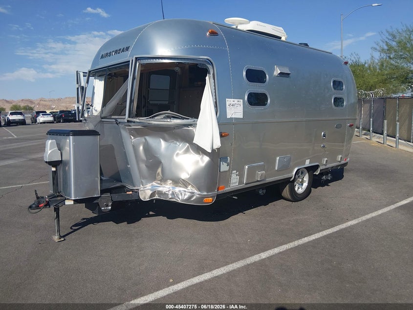 2017 AIRSTREAM FLYING CLOUD auction photo 2