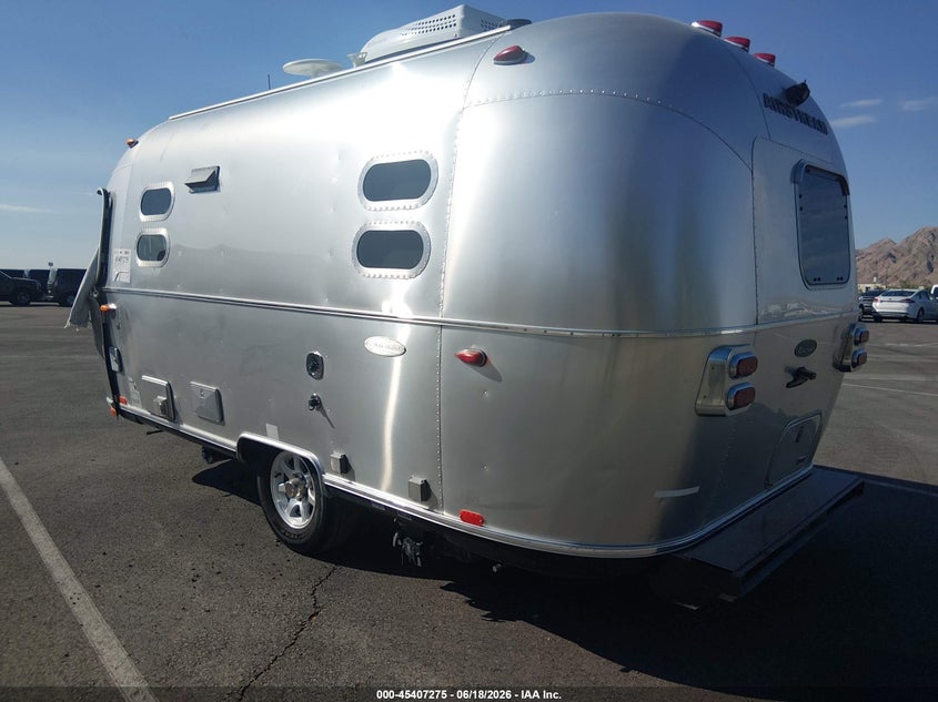 2017 AIRSTREAM FLYING CLOUD auction photo 3