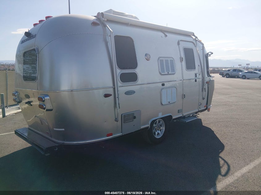 2017 AIRSTREAM FLYING CLOUD auction photo 4
