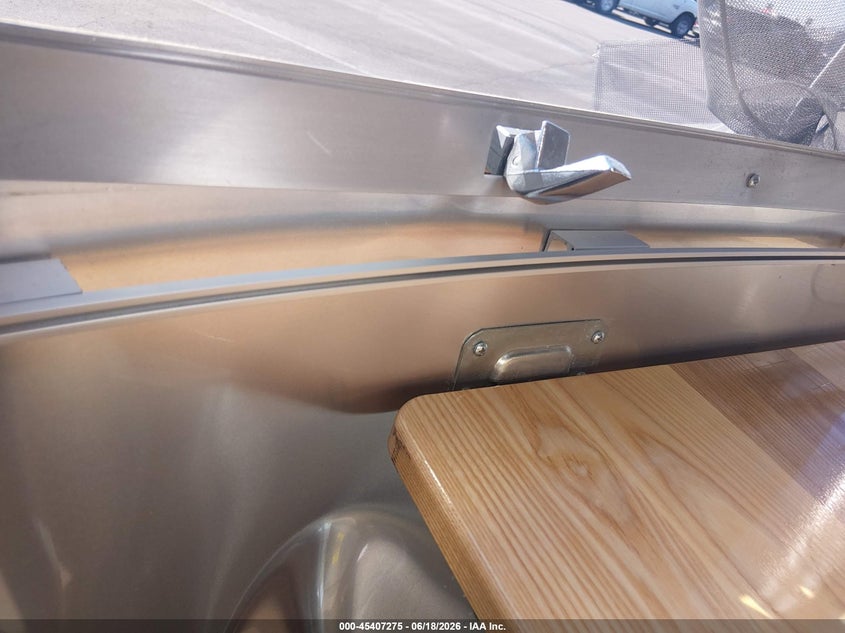 2017 AIRSTREAM FLYING CLOUD auction photo 7
