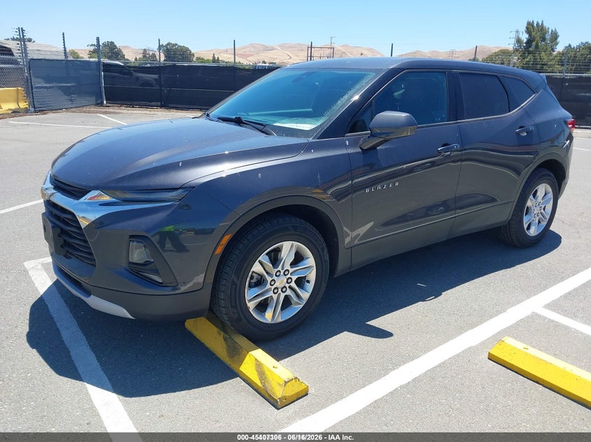 2021 Chevrolet Blazer, Normal Wear & Tear, IAAI, VIN 3GNKBHR40MS553664 — photo 2
