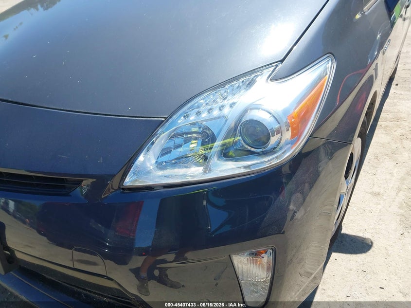 2014 TOYOTA PRIUS auction photo 6
