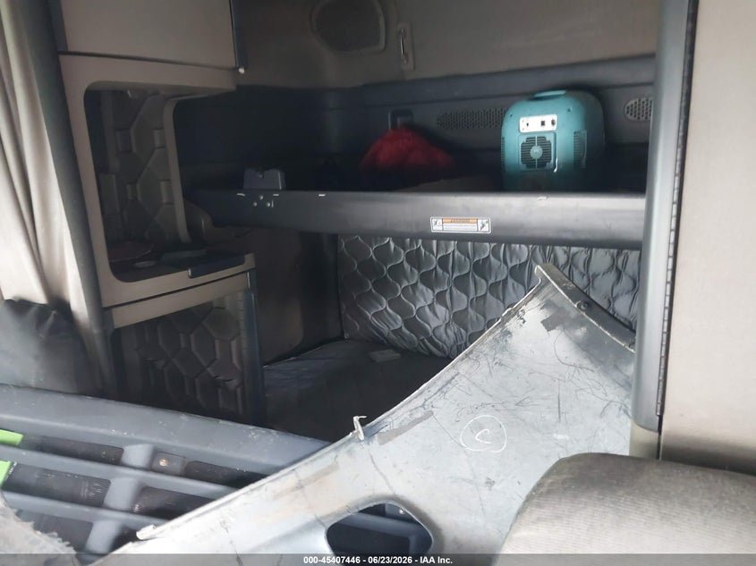 2016 FREIGHTLINER CASCADIA 125 auction photo 6