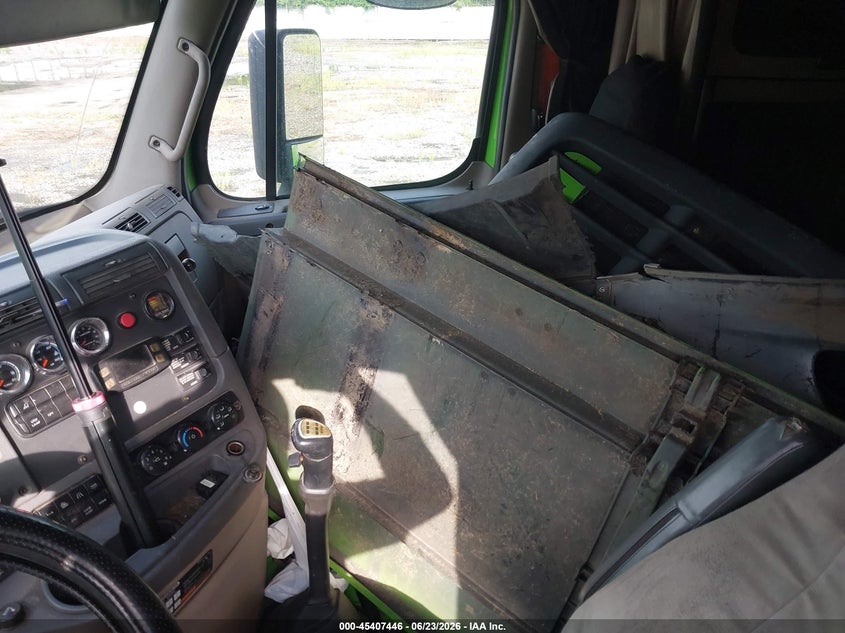 2016 FREIGHTLINER CASCADIA 125 auction photo 7