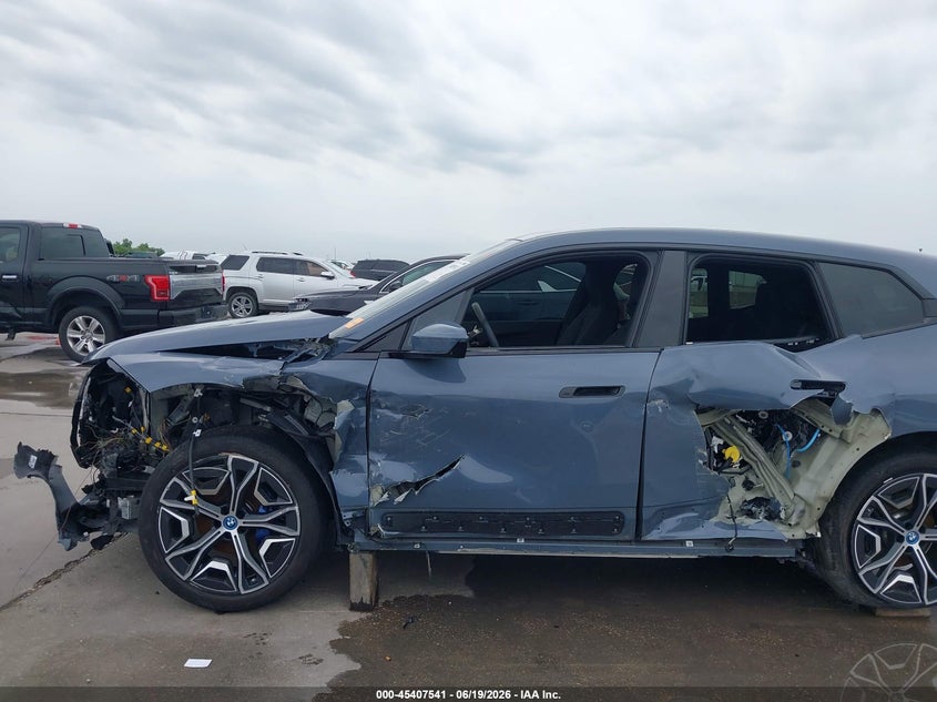 2025 BMW IX auction photo 6