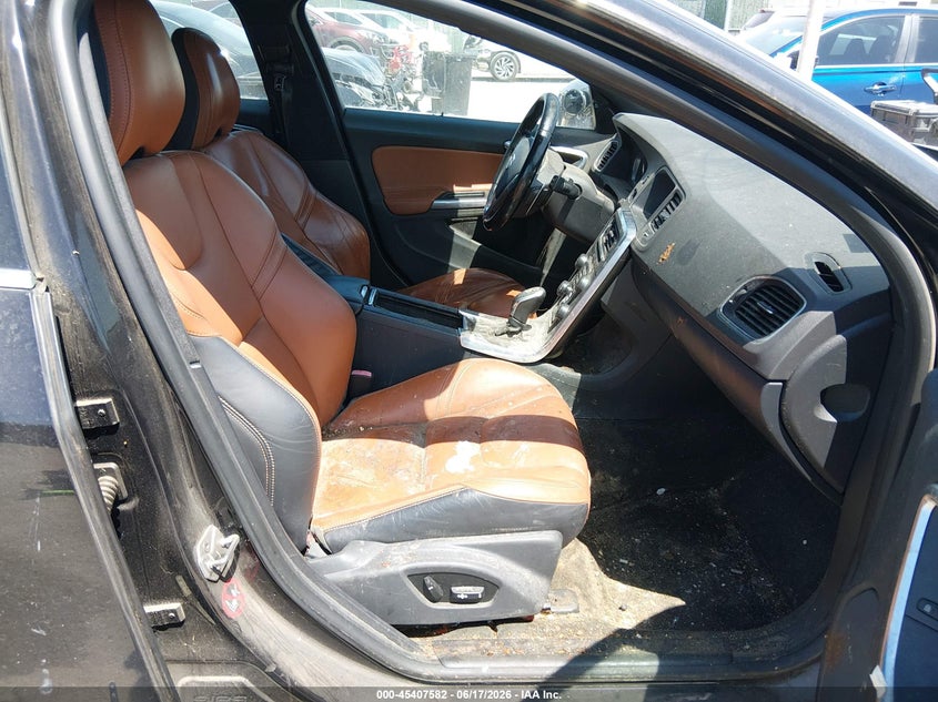2015 VOLVO V60 auction photo 5